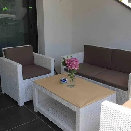 Semesterbostad 100 M To Beach, Entire Cozy With Patio Bodrum
