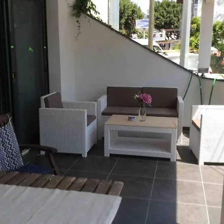 100 M To Beach, Entire Cozy With Patio